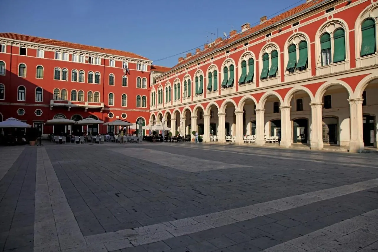 3 - Beautiful Modern Apt In The Heart Of Split contacts